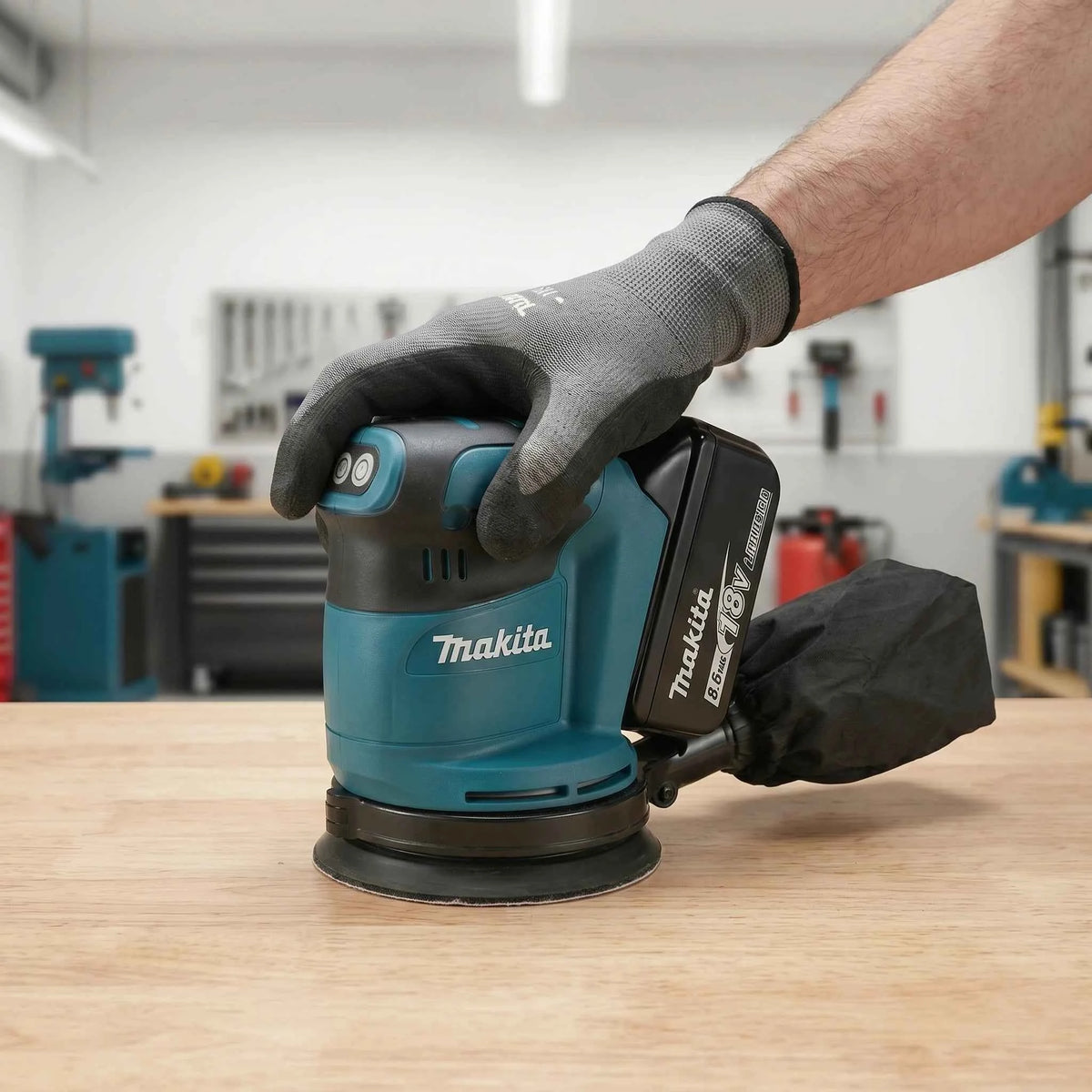 Makita DBO180Z | 18V Brushless Random Orbital Sander | USB-C