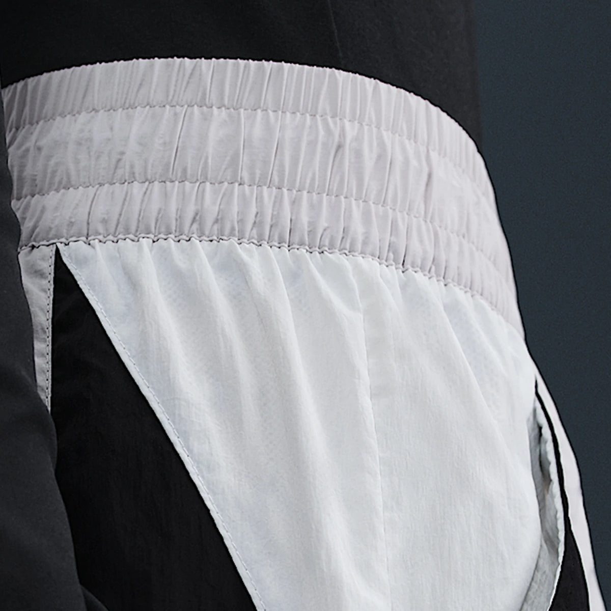 Nike HV4032-078 | Women's Woven Shorts | Running & Sportswear