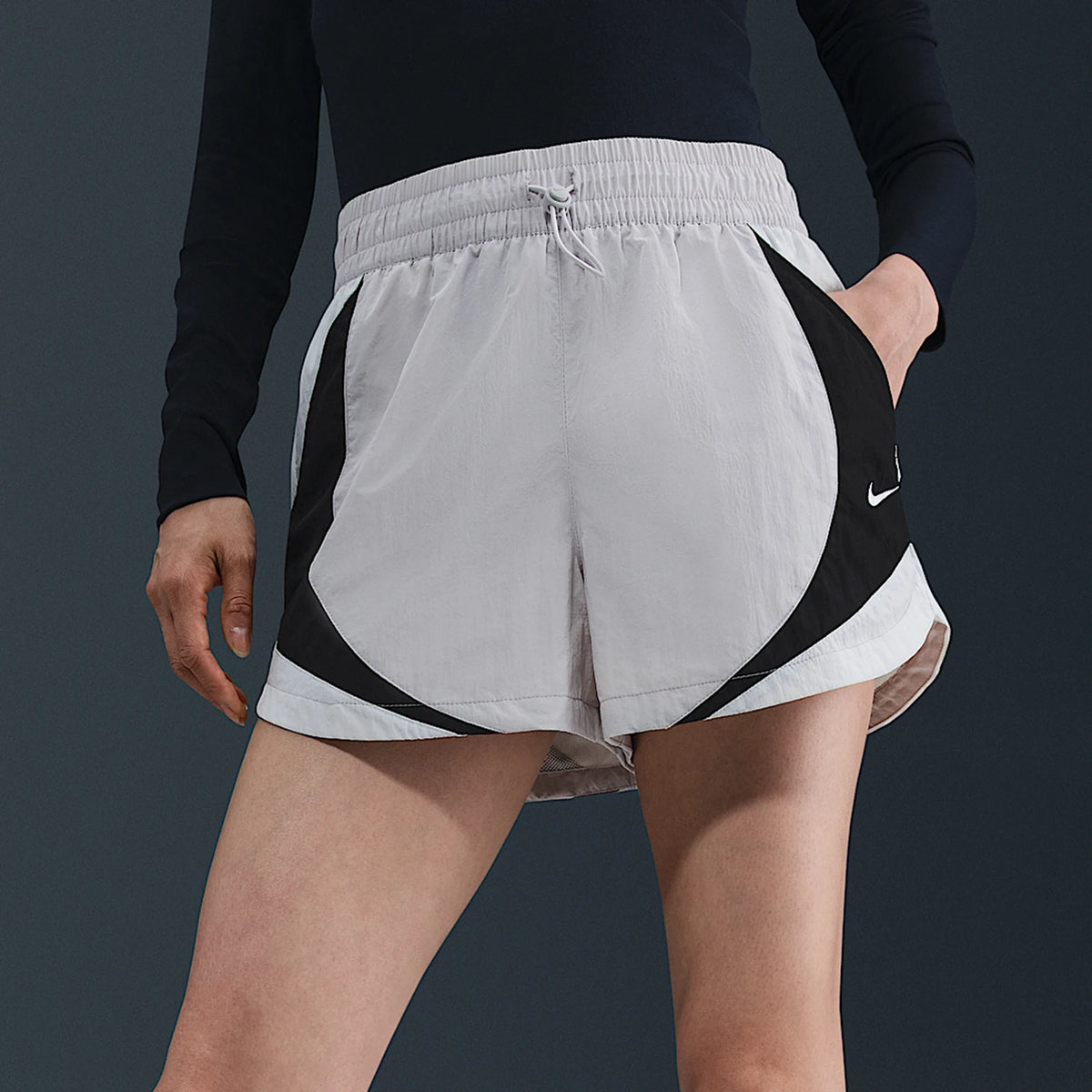 Nike HV4032-078 | Women's Woven Shorts | Running & Sportswear